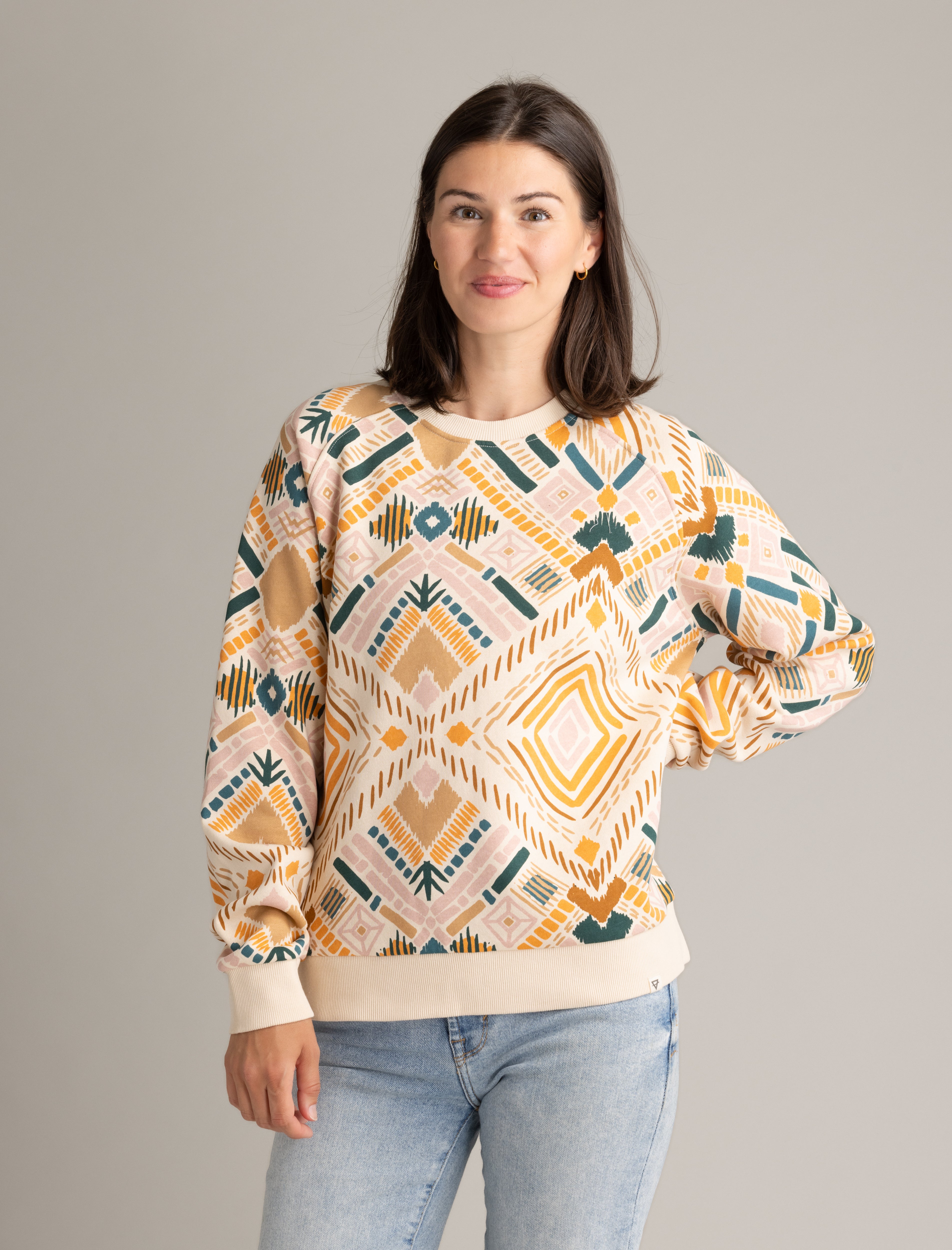 Women's Gabriella Graphic Raglan Crew - LIV Outdoor