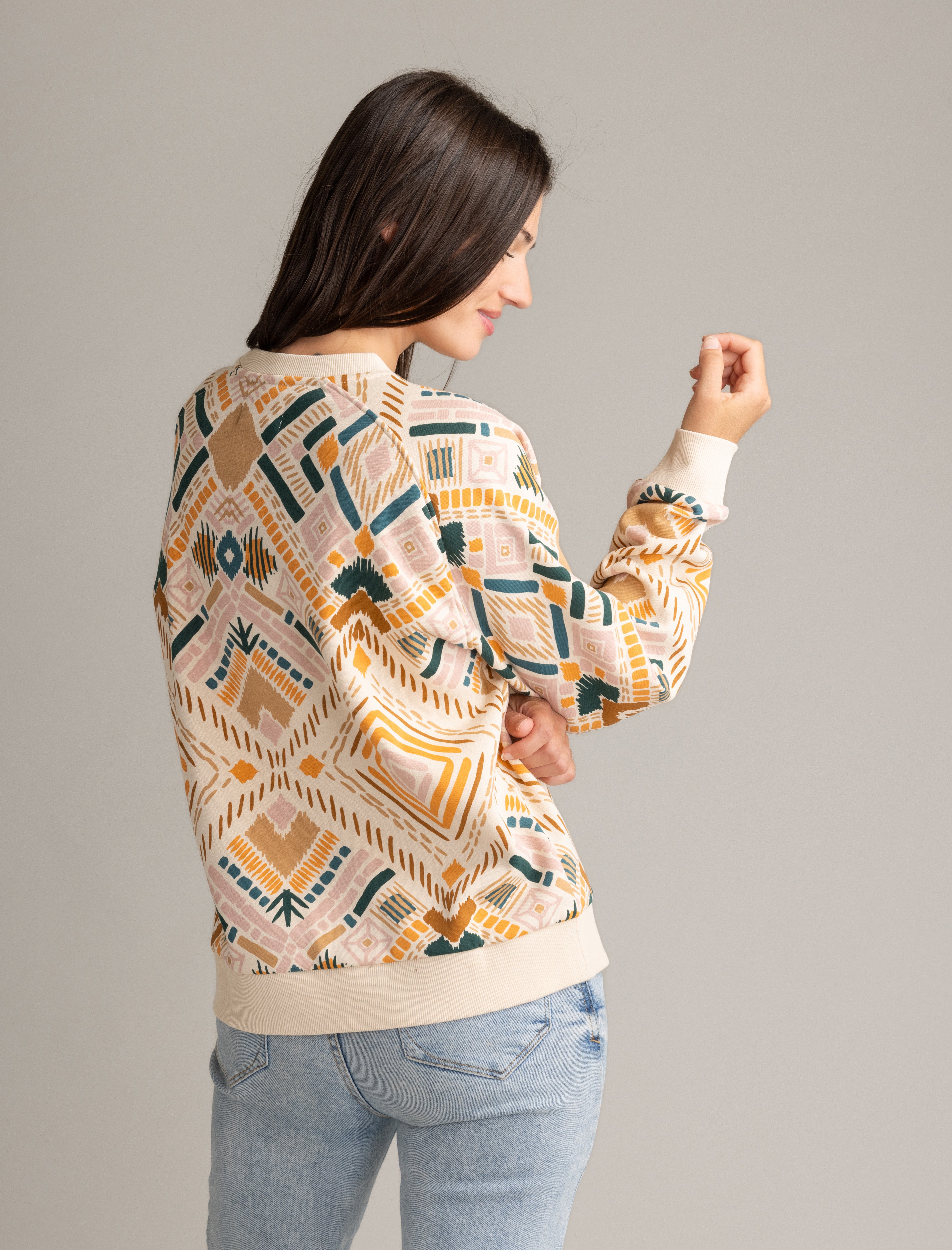 Women's Gabriella Graphic Raglan Crew - LIV Outdoor